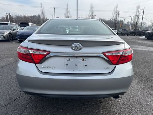 Used 2016 Toyota Camry SE image 3