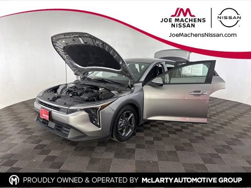 Used 2025 Kia K4 LXS image 9