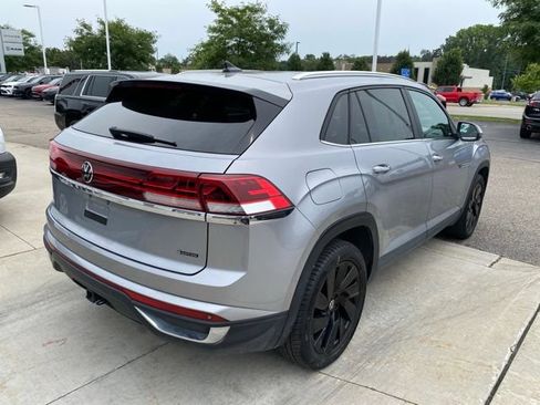 Used 2024 Volkswagen Atlas Cross Sport SE AWD/4WD image 3