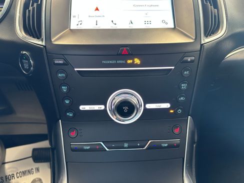 Used 2019 Ford Edge Titanium w/ Cold Weather Package image 19