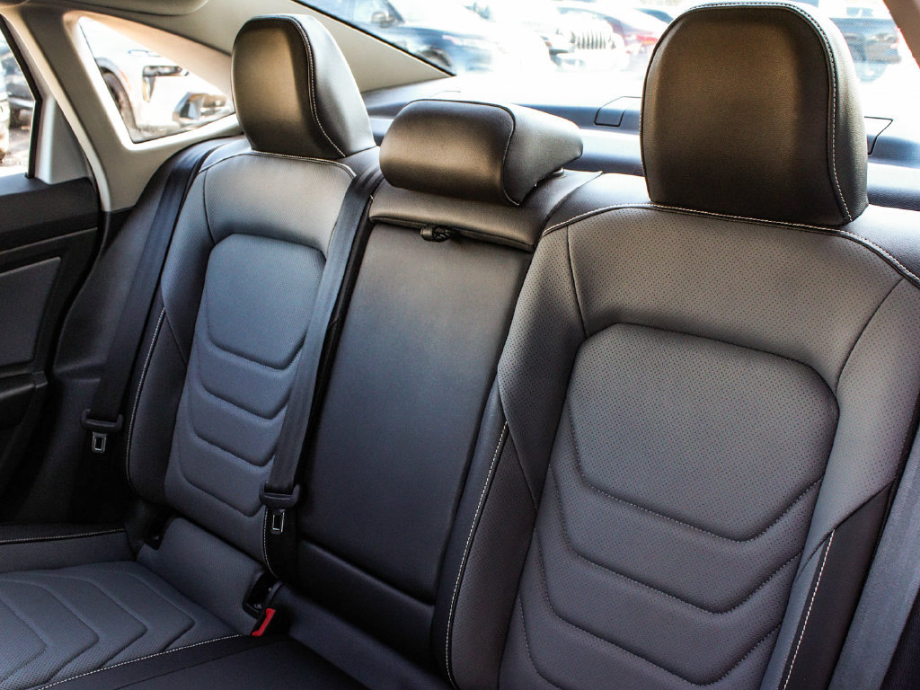 Used 2025 Volkswagen Jetta SEL FWD image 34