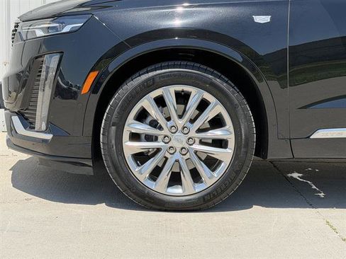 Certified 2022 Cadillac XT6 Premium Luxury w/ Technology Package AWD/4WD image 9