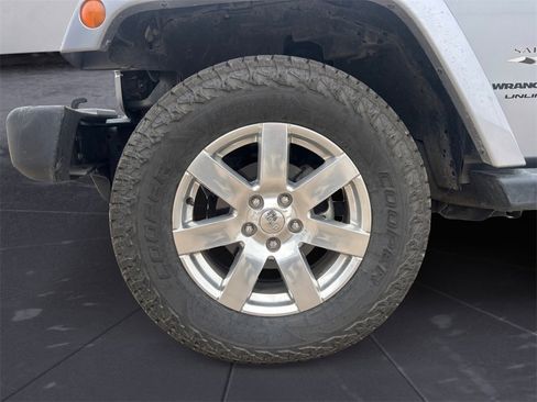 Used 2018 Jeep Wrangler Unlimited Sahara w/ Trailer Tow Group image 14