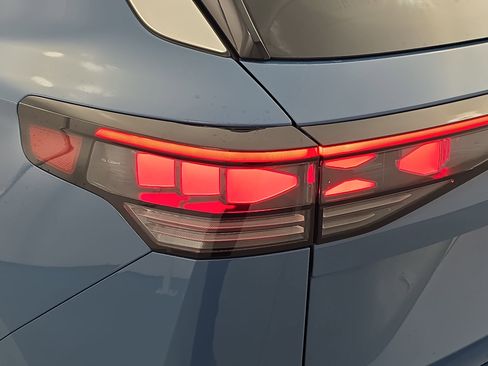 New 2026 Volkswagen Tiguan SEL R-Line AWD/4WD image 33