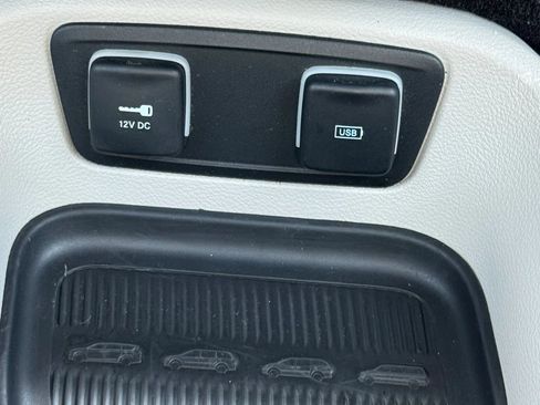 Used 2017 Chrysler Pacifica Limited image 60