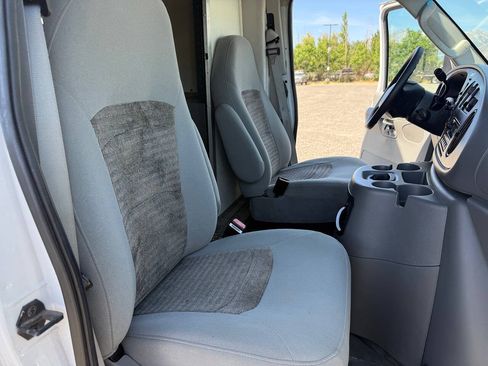 Used 2005 Ford E-350 and Econoline 350 Super Duty RWD image 37