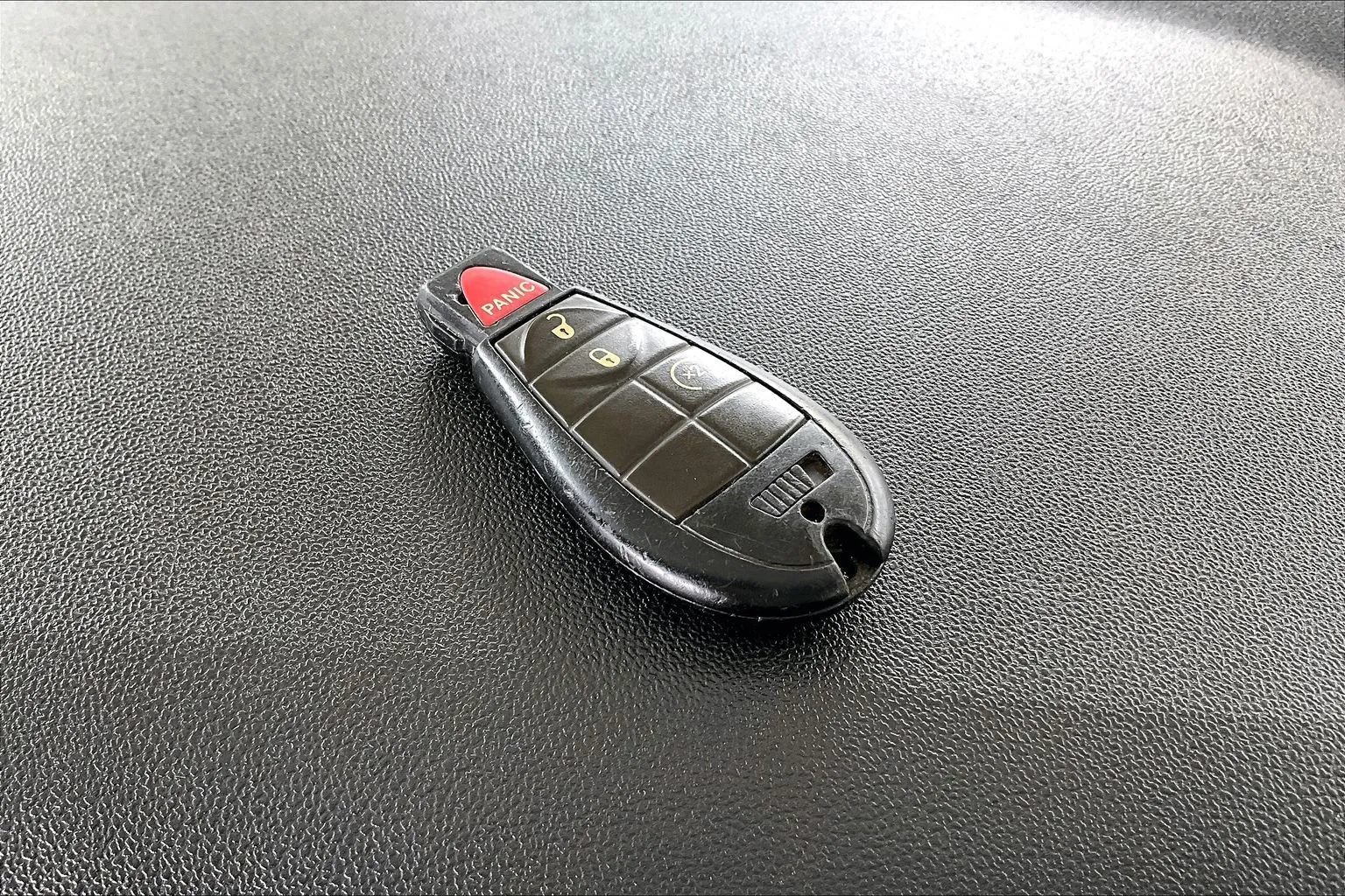 Used 2012 Dodge Challenger R/T RWD image 31