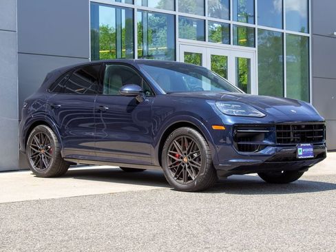 Used 2026 Porsche Cayenne GTS AWD/4WD image 3