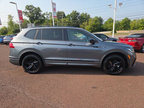 Used 2024 Volkswagen Tiguan SE R-Line AWD/4WD image 2