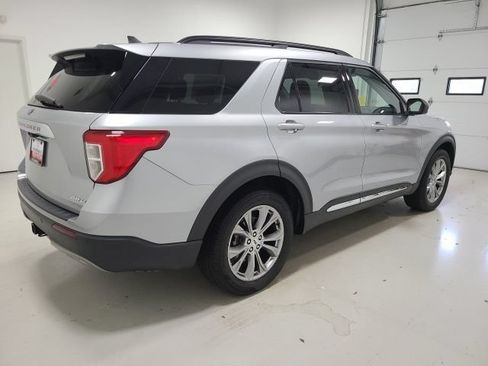 Used 2021 Ford Explorer XLT w/ Equipment Group 202A AWD/4WD image 35