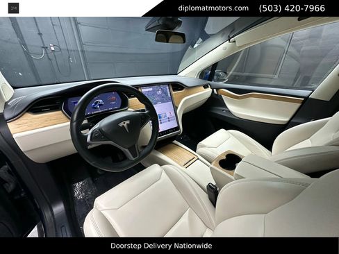 Used 2018 Tesla Model X 100D image 17