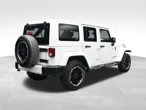 Used 2012 Jeep Wrangler Unlimited Sahara AWD/4WD image 5