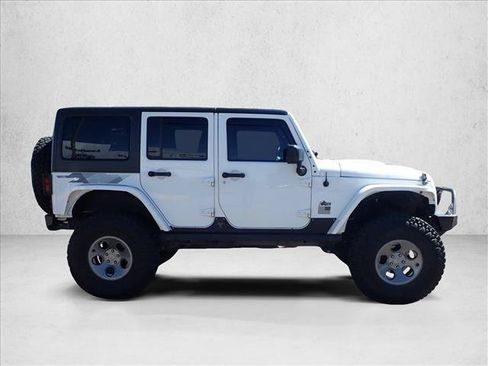 Used 2017 Jeep Wrangler Unlimited Sahara AWD/4WD image 5