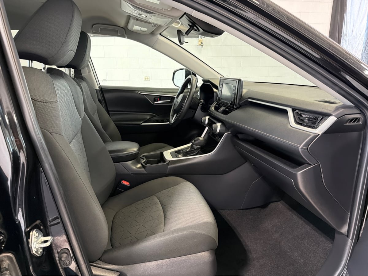 Used 2021 Toyota RAV4 XLE w/ XLE Grade Weather Package AWD/4WD image 14
