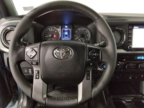 Used 2021 Toyota Tacoma TRD Off-Road image 9