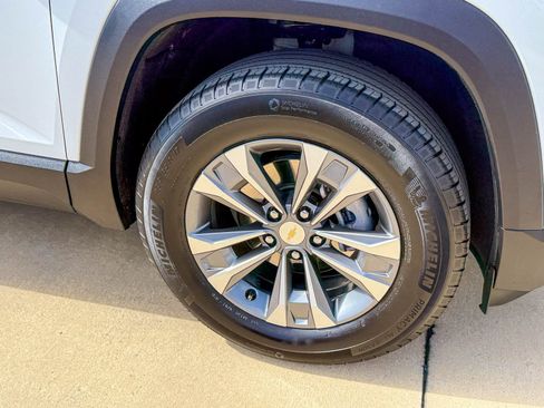 Used 2025 Chevrolet Equinox LT w/ Convenience Package II image 7