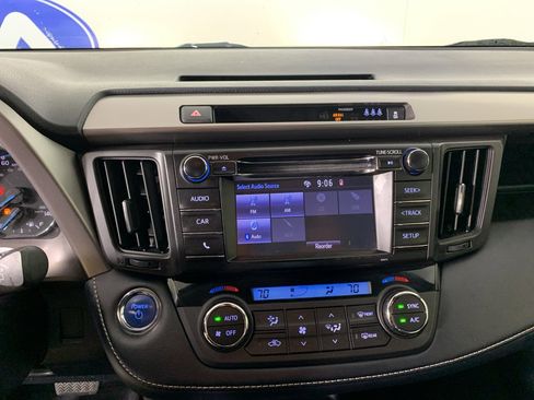 Used 2018 Toyota RAV4 LE image 26