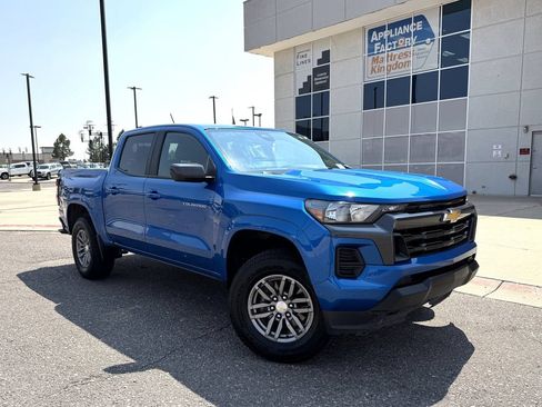 Used 2023 Chevrolet Colorado LT AWD/4WD image 2