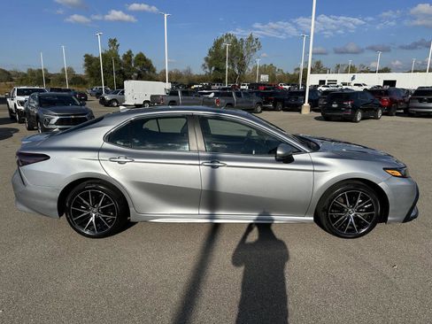 Used 2024 Toyota Camry SE image 9