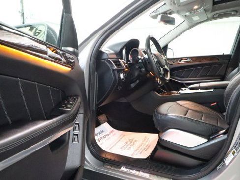 Used 2016 Mercedes-Benz GL 550 4MATIC image 9