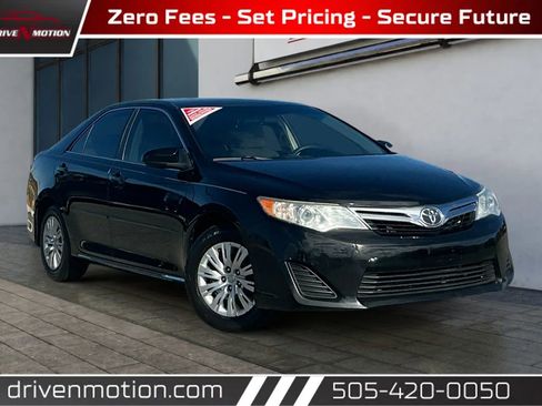 Used 2014 Toyota Camry LE image 1