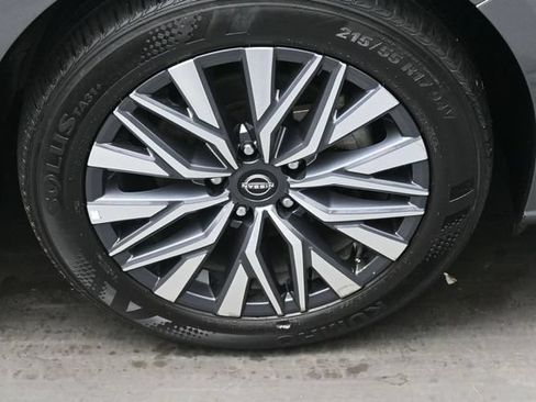 Used 2025 Nissan Altima 2.5 SV AWD/4WD image 46