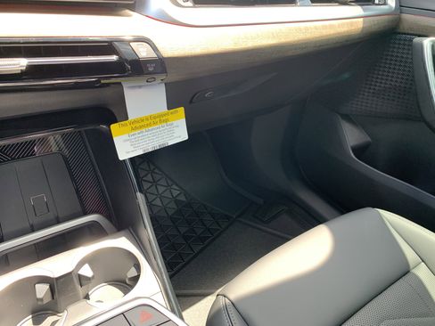 Used 2025 BMW X1 xDrive28i w/ Technology Package image 17