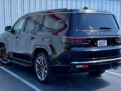 Used 2024 Jeep Wagoneer Series II w/ Convenience Group I AWD/4WD image 9