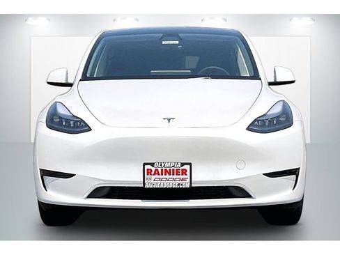 Used 2025 Tesla Model Y Long Range RWD image 3
