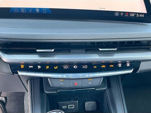 Used 2025 Cadillac XT4 Premium Luxury FWD image 25
