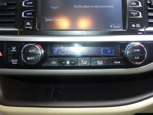 Used 2015 Toyota Highlander Limited Platinum image 38