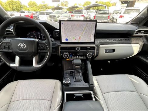 Used 2025 Toyota Tacoma Limited image 15