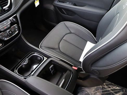 New 2026 Chrysler Pacifica Limited w/ S Appearance Package image 28