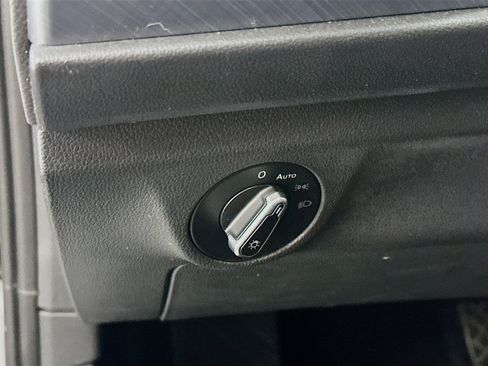 Used 2024 Volkswagen Jetta SE image 17