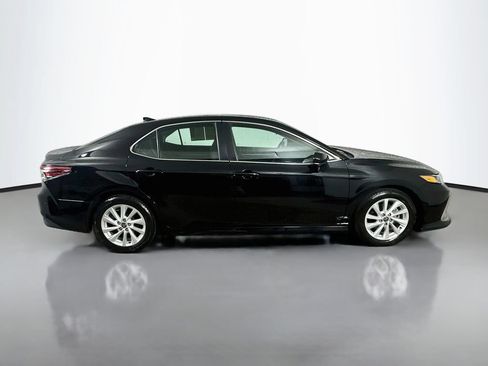 Used 2022 Toyota Camry LE FWD image 7
