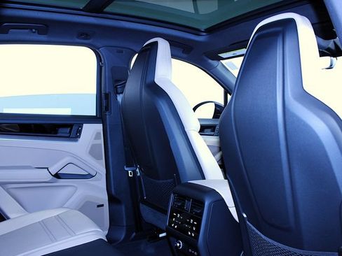 New 2026 Porsche Cayenne S AWD/4WD image 25