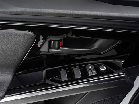 Used 2023 Toyota bZ4X Limited image 11