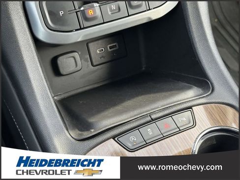 Used 2022 GMC Acadia SLE w/ Driver Convenience Package image 31