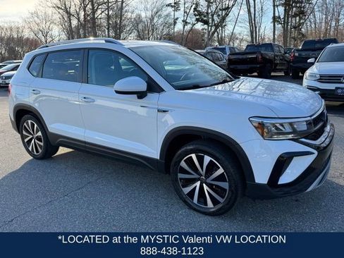 Certified 2023 Volkswagen Taos SE w/ Panoramic Sunroof Package image 3