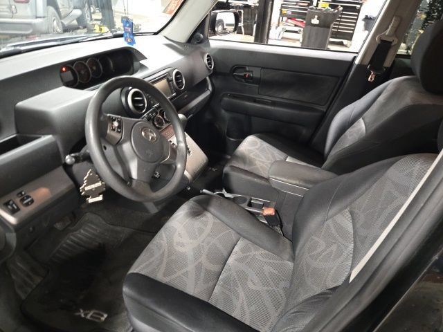 Used 2014 Scion xB FWD image 13