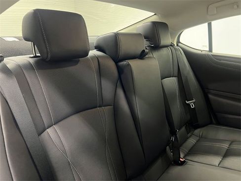 Certified 2025 Lexus ES 300h w/ Luxury Package image 13