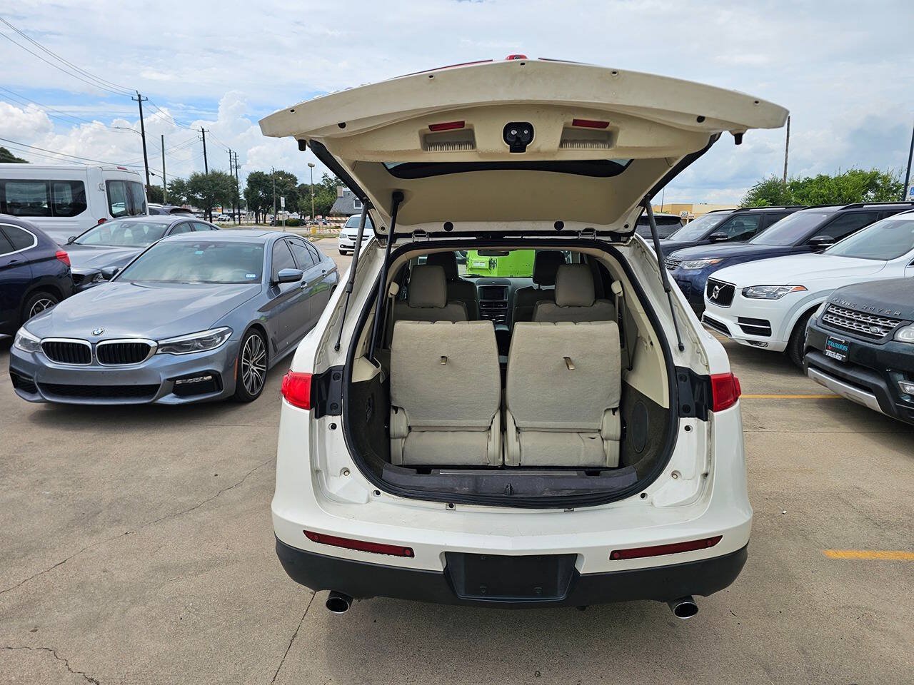 Used 2013 Lincoln MKT AWD image 9