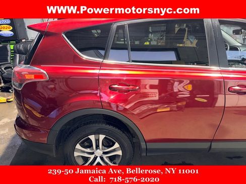 Used 2018 Toyota RAV4 LE image 8