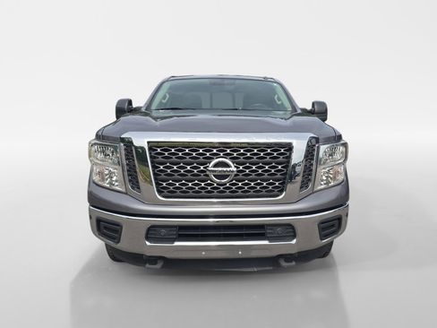 Used 2018 Nissan Titan SV w/ SV Convenience Package AWD/4WD image 9