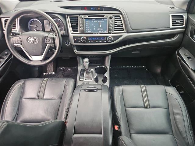 Used 2017 Toyota Highlander SE FWD image 22