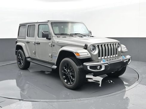 Used 2023 Jeep Wrangler Unlimited Sahara w/ Cold Weather Group AWD/4WD image 3