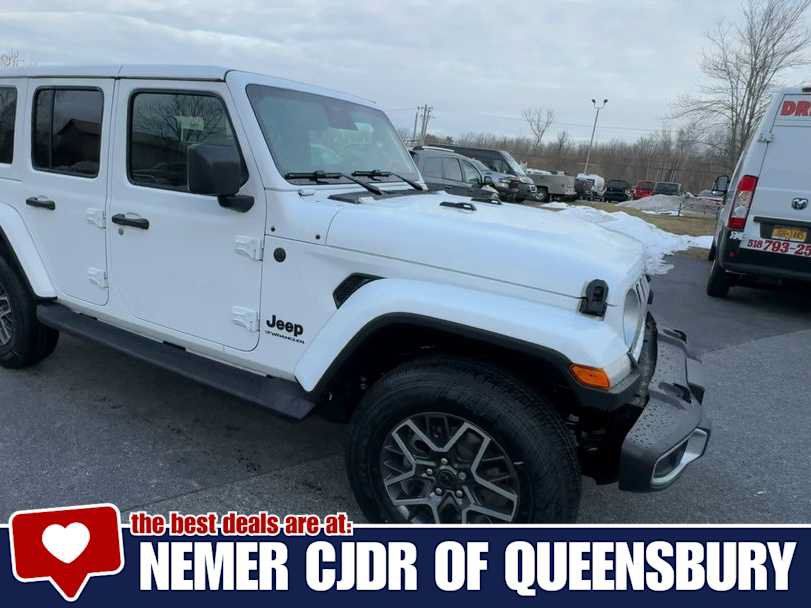 New 2026 Jeep Wrangler Unlimited Sahara AWD/4WD image 2