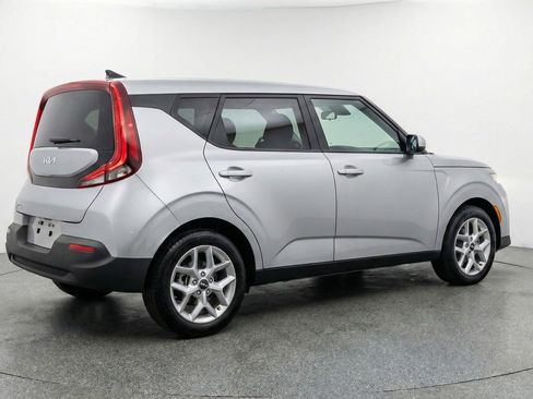 Used 2025 Kia Soul LX w/ LX Technology Package image 9