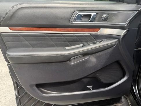 Used 2018 Ford Explorer Platinum AWD/4WD image 12