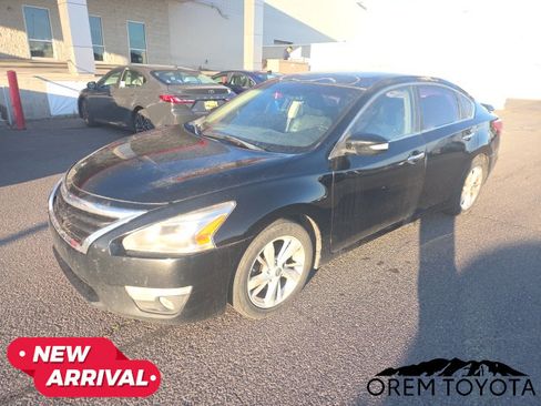 Used 2013 Nissan Altima 2.5 SL w/ Technology Pkg FWD image 2